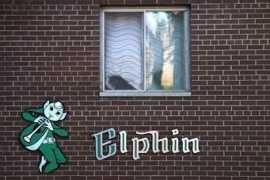 seemsartless.com Elphin